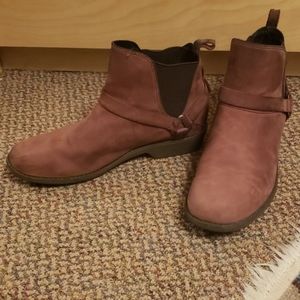 8.5 Teva Chelsea waterproof boots - Redwood/Maroon